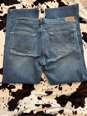 Levi's Women's Medium Blue Straight Leg Jeans